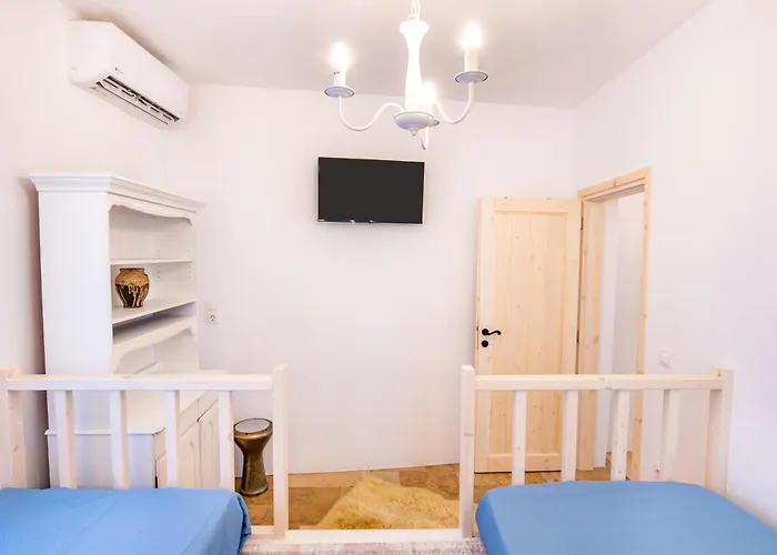 بيت للعطل Axoni Windmill House Othos